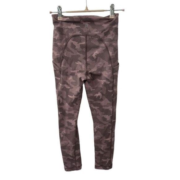 Athleta‎ Ultimate Stash Pocket Textured Camo Capri Leggings Size XXS - Picture 6 of 8